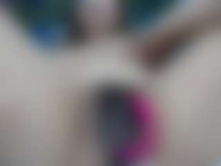 elianaroy MILF webcam performer live streaming