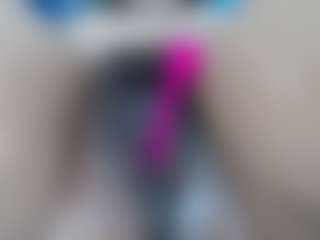 elianaroy MILF webcam performer live streaming