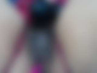 elianaroy MILF webcam performer live streaming