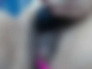 Live cam show with elianaroy - Interactivetoy Mature on Camming Site