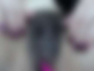 Live cam show with elianaroy - Curvy MILF on Camming Site