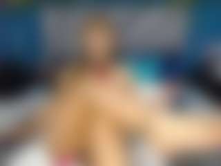 elianaroy MILF webcam performer live streaming