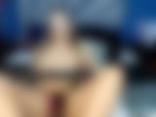 elianaroy MILF webcam performer live streaming