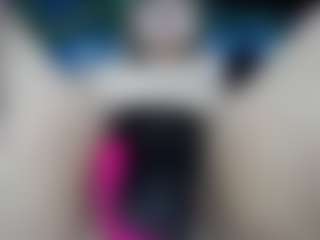 elianaroy MILF webcam performer live streaming