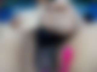 elianaroy MILF webcam performer live streaming