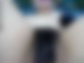 elianaroy MILF webcam performer live streaming