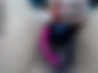 elianaroy MILF webcam performer live streaming