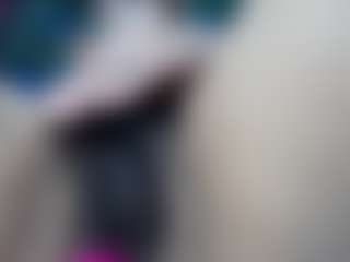 Live cam show with elianaroy - Middle Aged on hrnylive.com