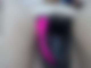 Live cam show with elianaroy - Latina Mature on CamwithHer | colombia