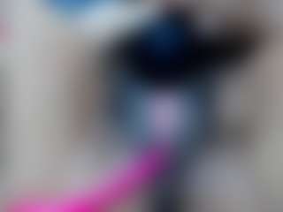 Live cam show with elianaroy - Middle Aged on StripNow
