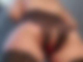 Anna MILF webcam performer live streaming