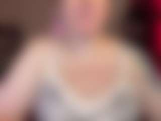 kisicaxx MILF webcam performer live streaming