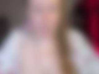 kisicaxx MILF webcam performer live streaming