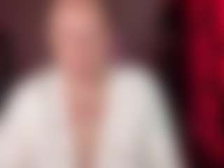 Live cam show with kisicaxx - Curvy MILF on instabang