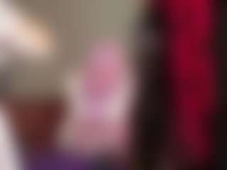 kisicaxx MILF webcam performer live streaming