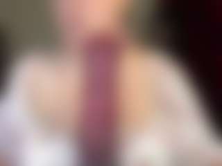 kisicaxx MILF webcam performer live streaming