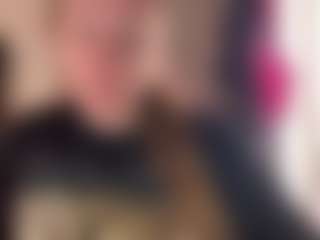 Live cam show with kisicaxx - Blonde Hair Curvy on TeamSkeetLive