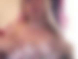 kisicaxx MILF webcam performer live streaming
