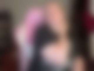 kisicaxx MILF webcam performer live streaming