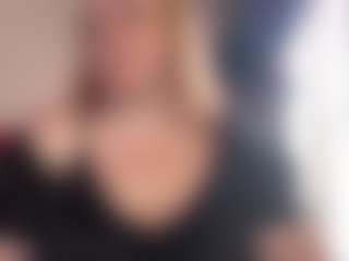 Live cam show with kisicaxx - Blonde Hair MILF on Streamer API
