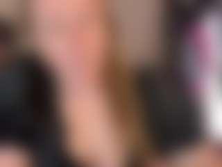 kisicaxx MILF webcam performer live streaming