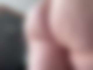Live cam show with kisicaxx - Hairy Pussy MILF on livesuperchat.net