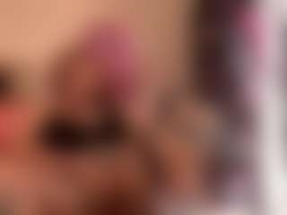 kisicaxx MILF webcam performer live streaming