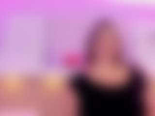 Mia Hot MILF webcam performer live streaming