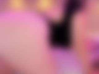 Live cam show with Mia Hot - Blonde Hair on alttransgirls