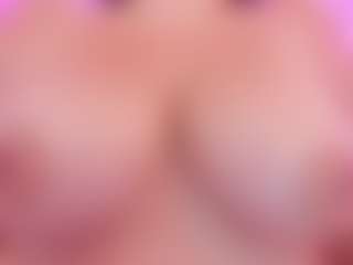 Live cam show with Mia Hot - Cum on Stripli.com