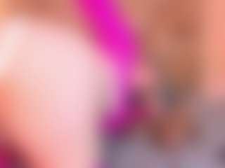 Live cam show with Mia Hot - Curvy on Mixed Magazine Live