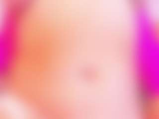 Live cam show with Mia Hot - Blonde Hair MILF on Hubzter Live