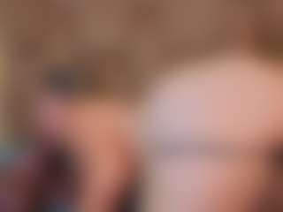 Live cam show with Mia Hot - Curvy MILF on Dolls Live