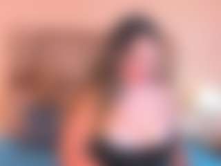 Mia Hot MILF webcam performer live streaming