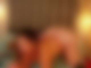 Live cam show with Mia Hot - Brown Eyes Blonde Hair on CamClone