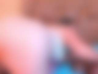 Live cam show with Mia Hot - Strip MILF on StripNow