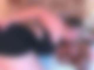 Live cam show with Mia Hot - Shaved Pussy on AdultVida.com