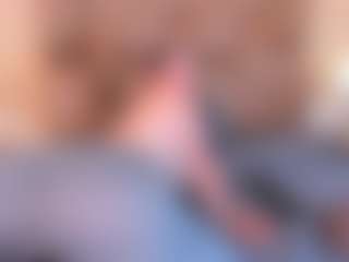 Mia Hot MILF webcam performer live streaming