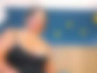 Live cam show with Mia Hot - Bedroom on Camsoda