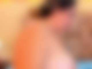 Live cam show with Mia Hot - Gamer MILF on luckytryst.com