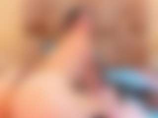 Live cam show with Mia Hot - Bedroom Curvy on CamwithHer