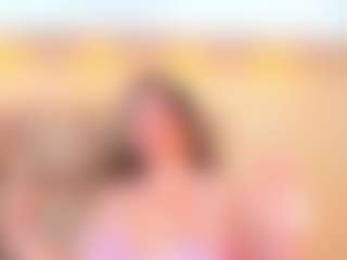 Live cam show with Mia Hot - Shaved Pussy MILF on Gym Cam Girls