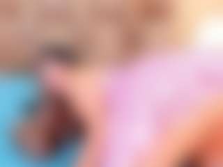 Live cam show with Mia Hot - Bedroom Big Tits on Camsoda