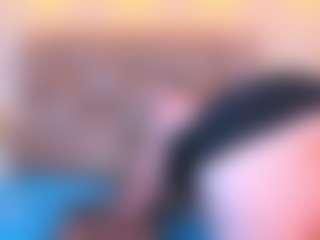 Live cam show with Mia Hot - Bedroom on madthumbs