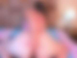 Live cam show with Mia Hot - Shaved Pussy on Camsoda