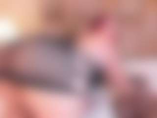Live cam show with Mia Hot - Toys MILF on Camiplay Live