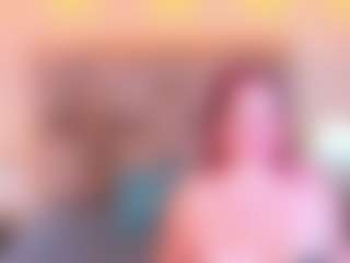 Live cam show with Mia Hot - Brown Eyes Red Hair on eurowanks.com
