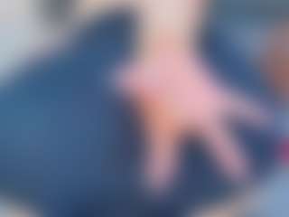 Spettacolo in cam dal vivo con Mia Hot - Fingering su Camsoda
