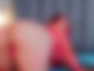 Live cam show with Mia Hot - Brown Eyes Red Hair on StripNow