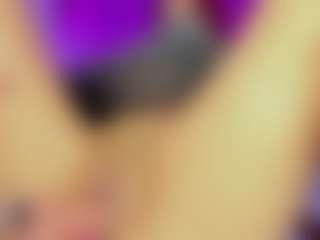 Live-camshow met meelanyfox - Public op Camsoda